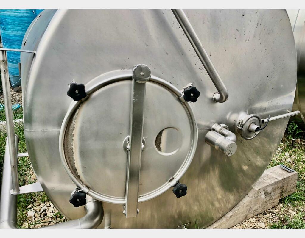 Closed stainless steel tank