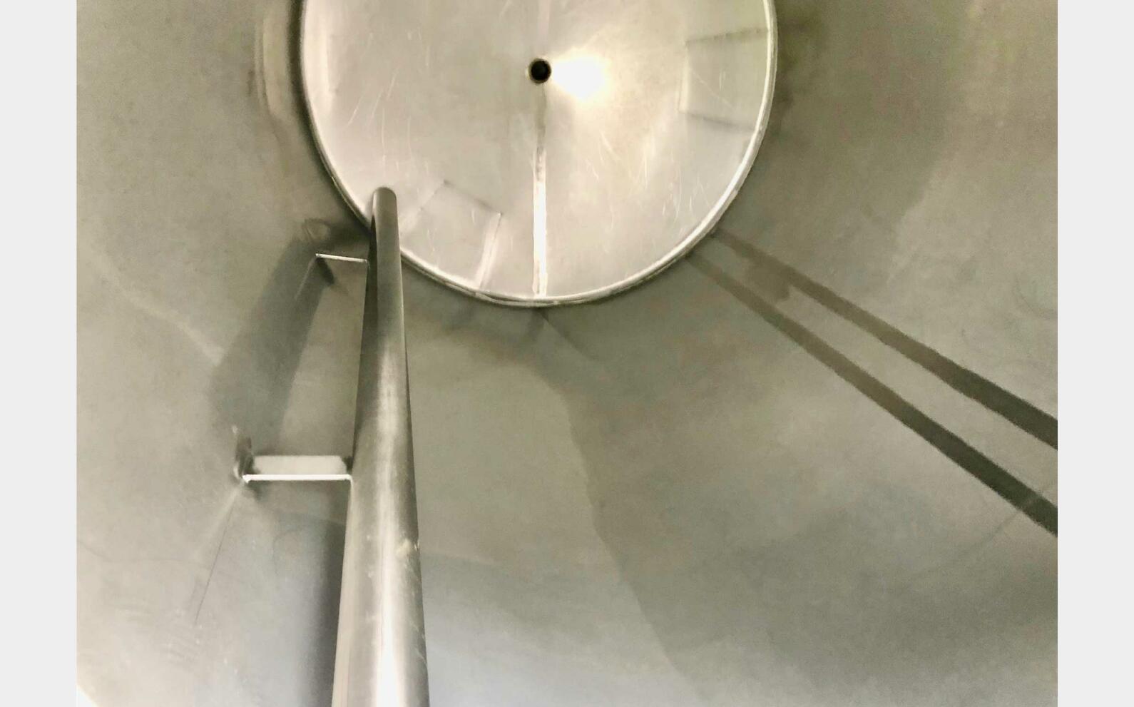 Closed stainless steel tank 50 HL (5 000 liters)