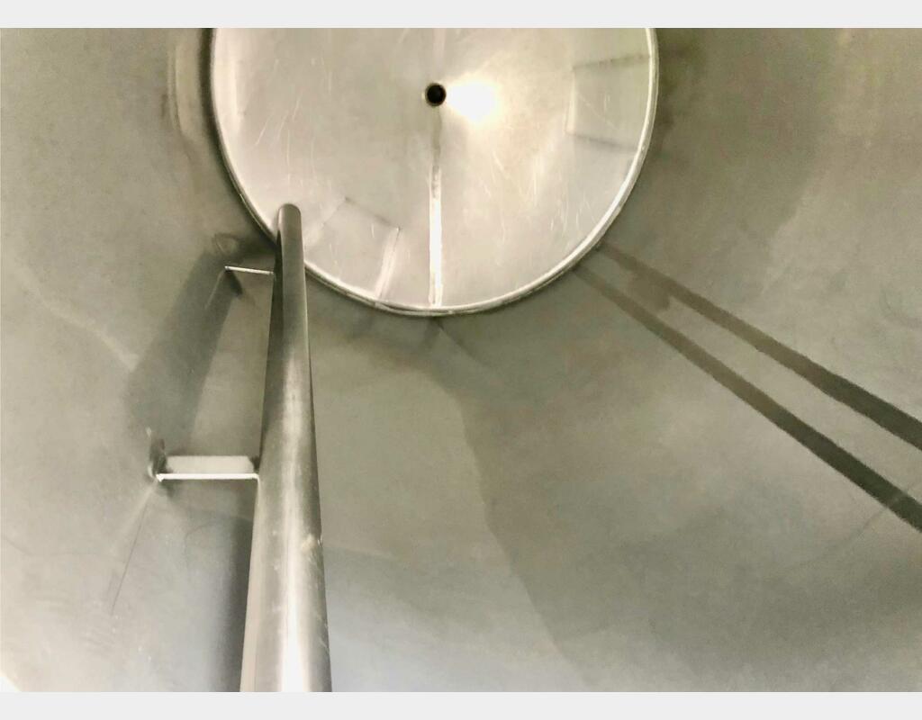 Closed stainless steel tank