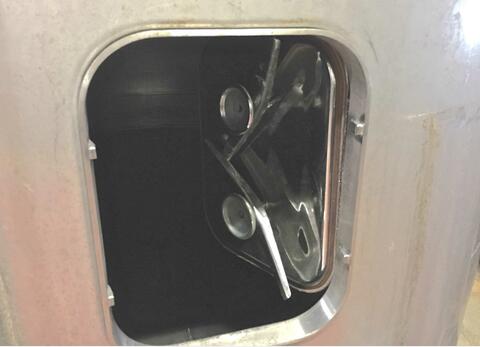 Cuve inox ferm&eacute;e sur pieds