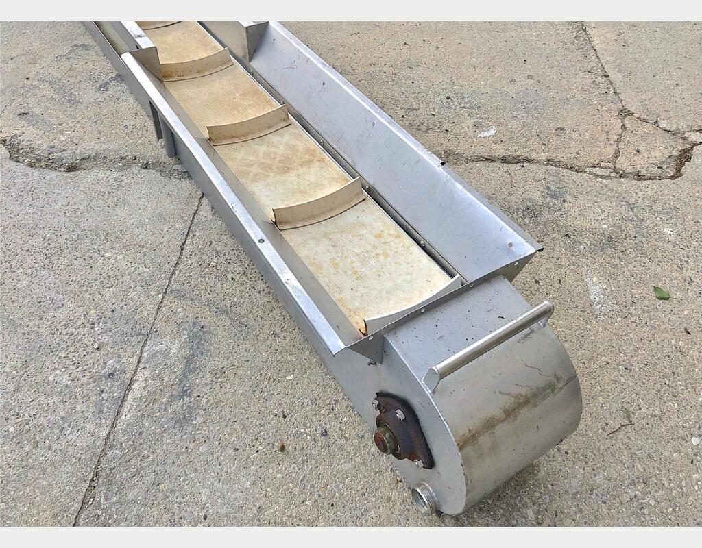 Tapis elevateur à tasseaux 6m