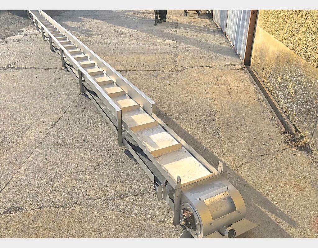 Tapis elevateur à tasseaux 13.5m