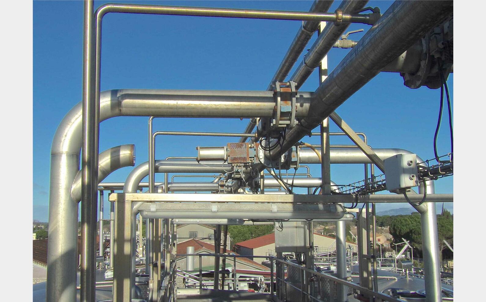 Escalier et passerellles Tuyauterie alimentation eau glycol&eacute; avec vannes pneumatique DN 150