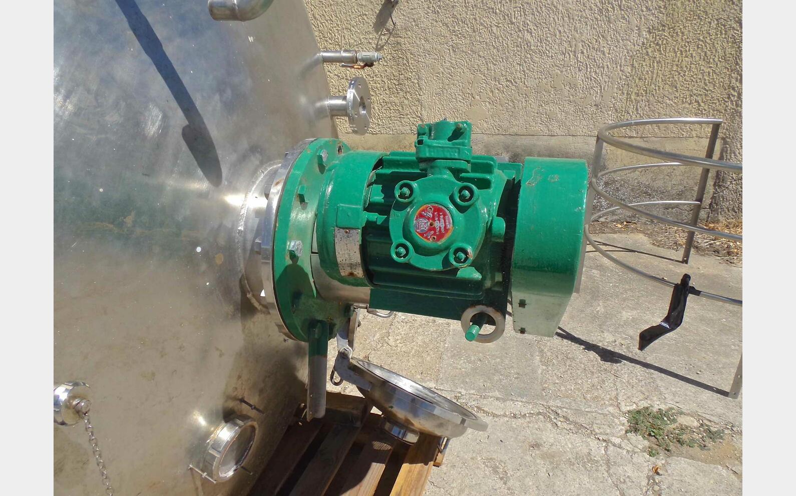 Cuve inox agit&eacute;e