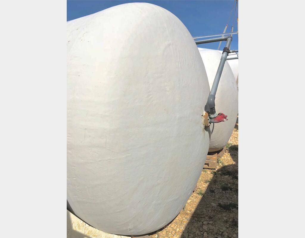 Cuve fibre fond plat sur chassis - Volume : 11 100 litres (111 HL)