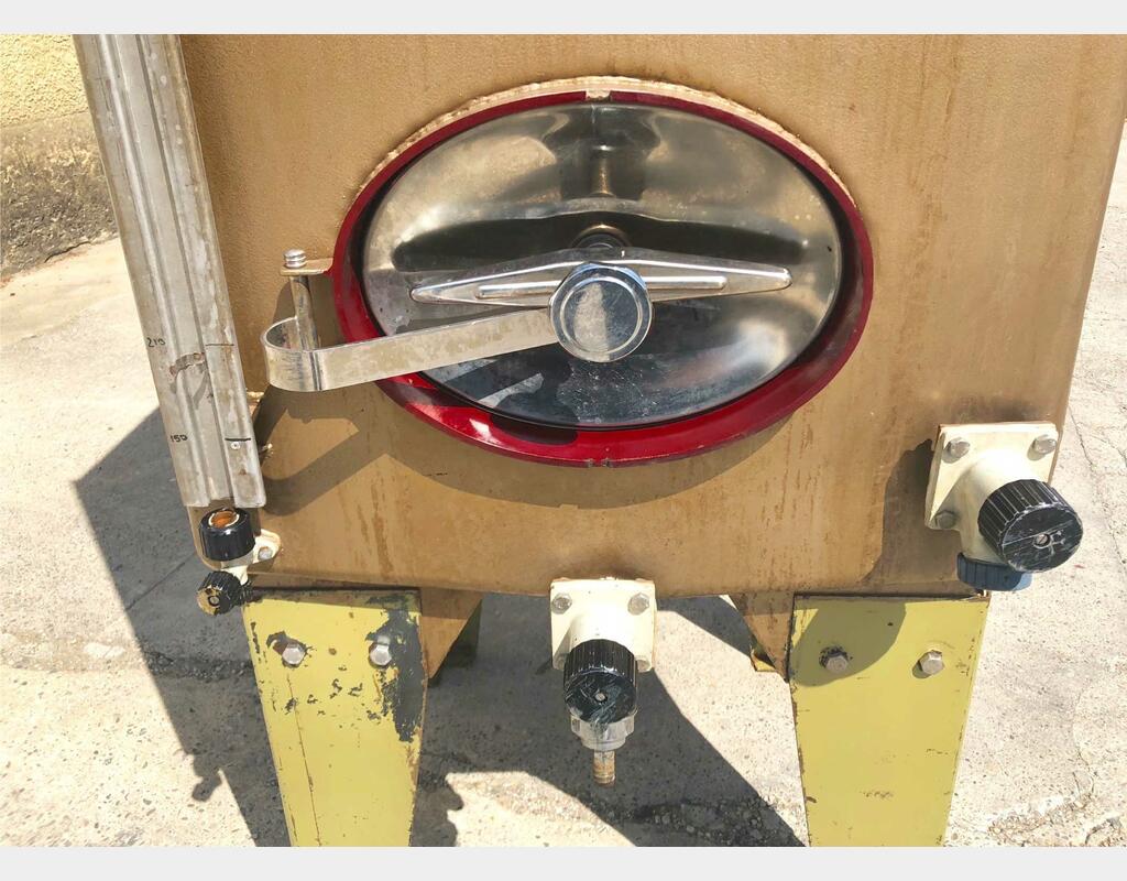 Cuve stockage acier - Volume : 1100 litres