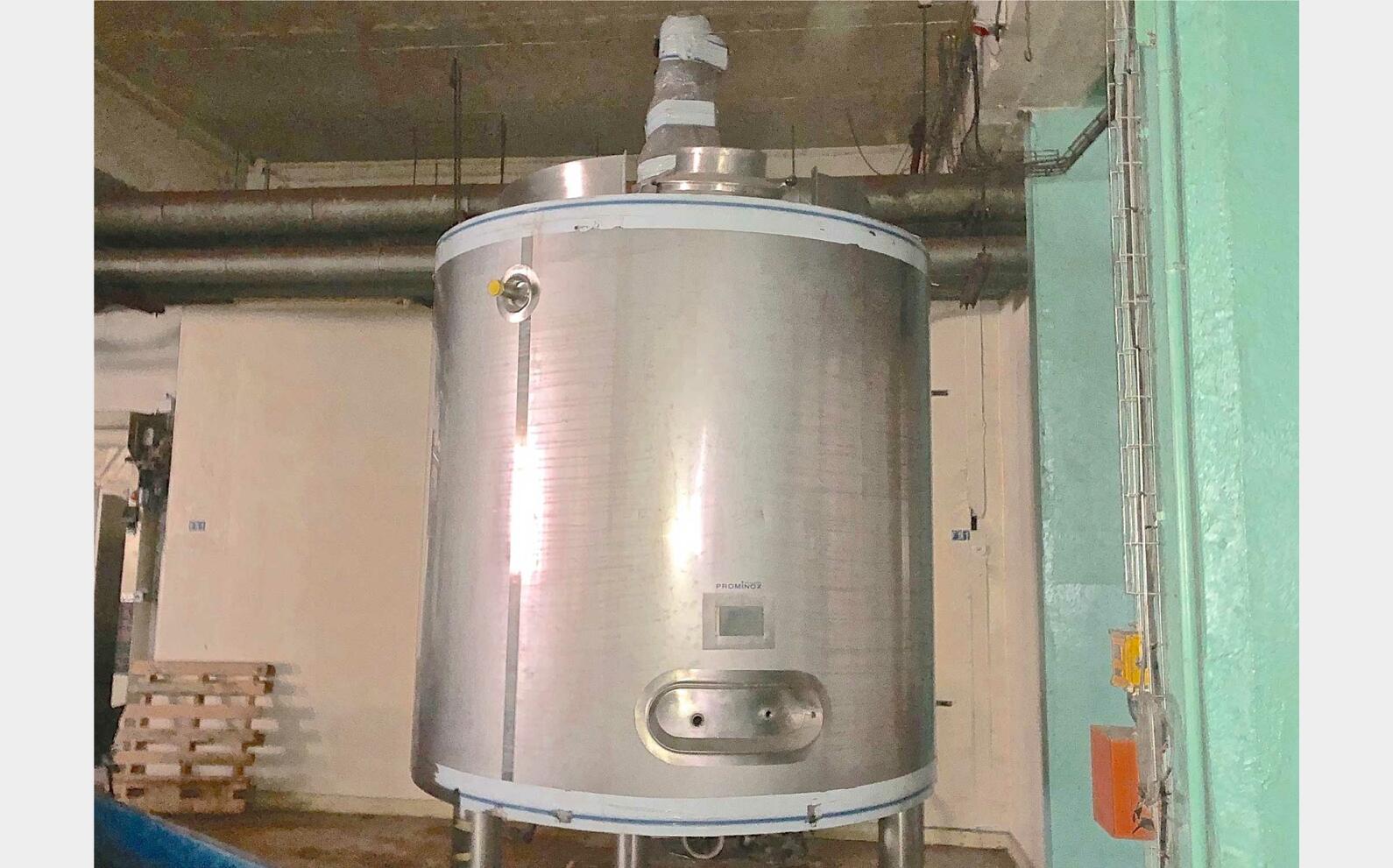 Cuve inox agit&eacute;e isol&eacute;e circuit coquill&eacute; Volume : 5300 litres
