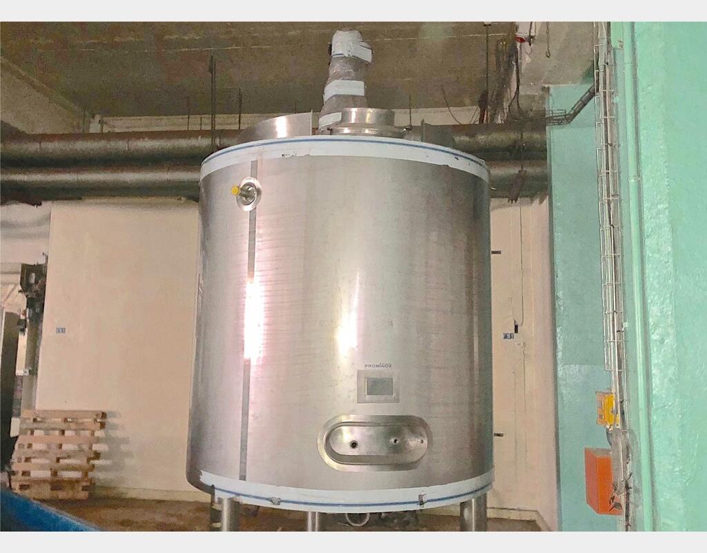 Cuve inox agit&eacute;e isol&eacute;e circuit coquill&eacute; Volume : 5300 litres