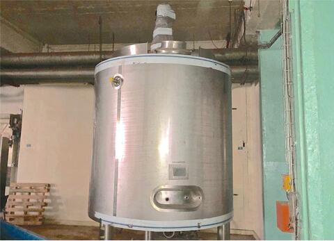 Cuve inox agit&eacute;e isol&eacute;e circuit coquill&eacute; Volume : 5300 litres