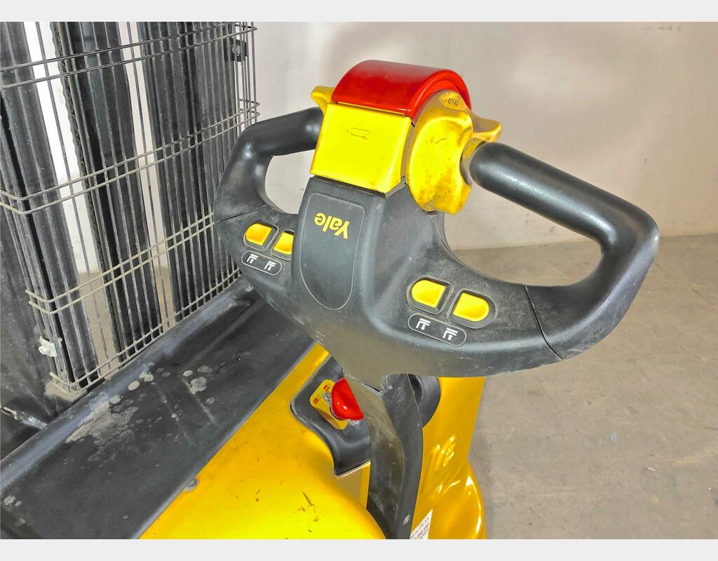 Transpalette électrique gerbeur - Marque : YALE MS10E