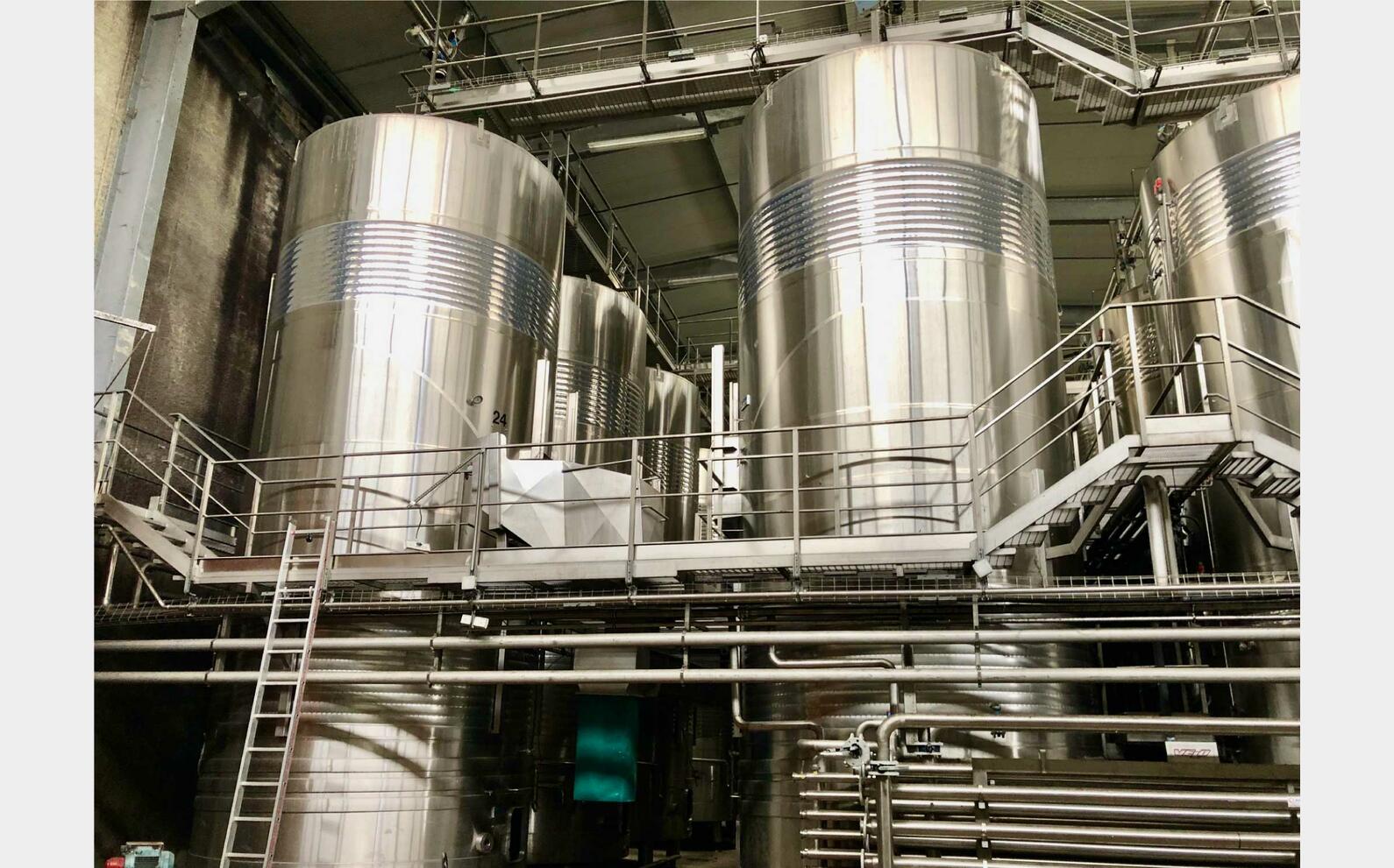 Cuve inox - Compartiment&eacute;e 700 HL (70 000 litres) MARTINEZ SOLE