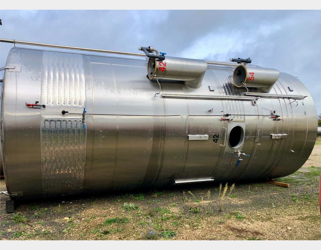 Compartmented stainless steel tank - (172 + 185 + 269 HL)
