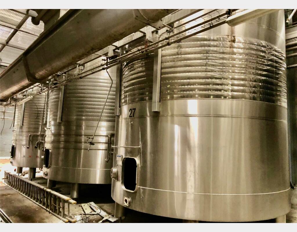 Compartmented stainless steel tank - (359 + 360 HL)