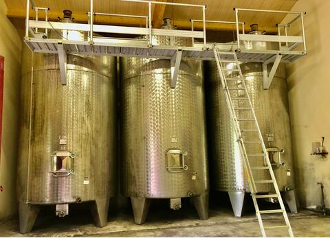 Stainless steel tank - On feet 200 HL (20 000 liters) LAGOUARDE