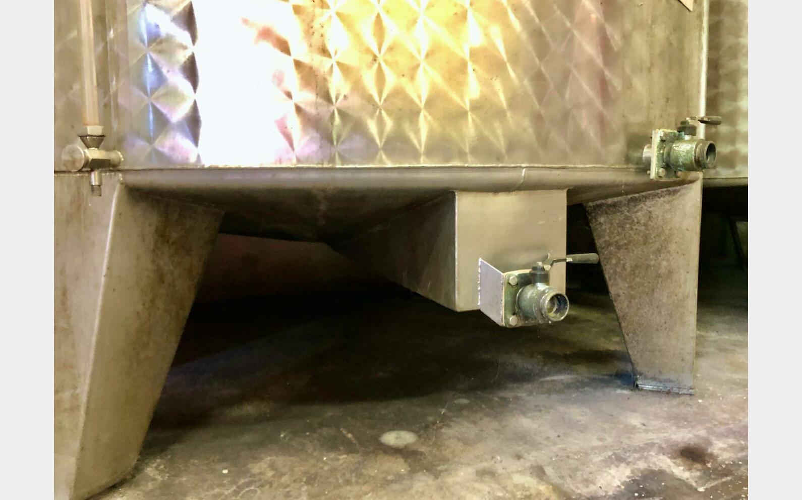 Stainless steel tank - On feet 200 HL (20 000 liters) LAGOUARDE