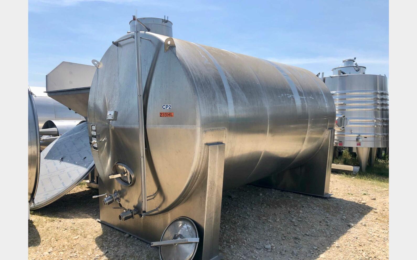 Stainless steel tank - Horizontal  235 HL ( 23 500 litres)
