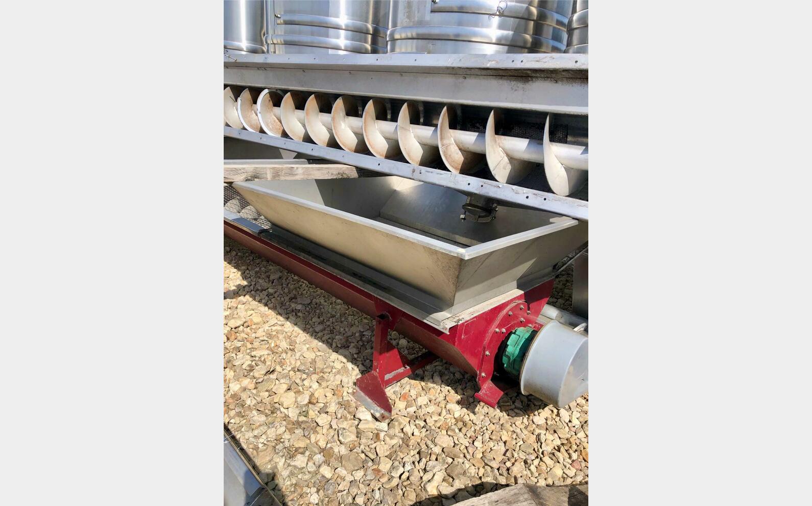 Evacuation auger