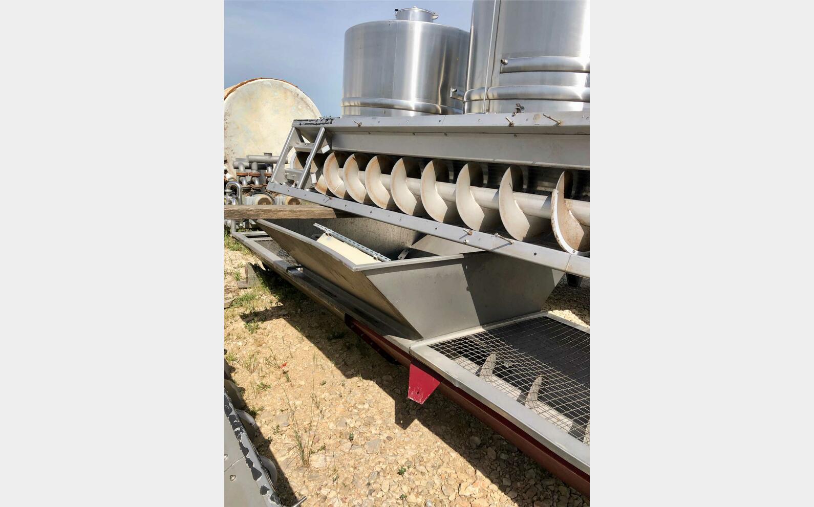 Evacuation auger