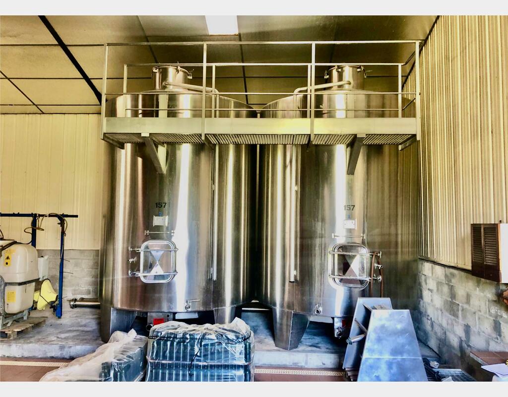 Stainless steel tank - On feet 157 HL (15 700 liters) RURALINOX