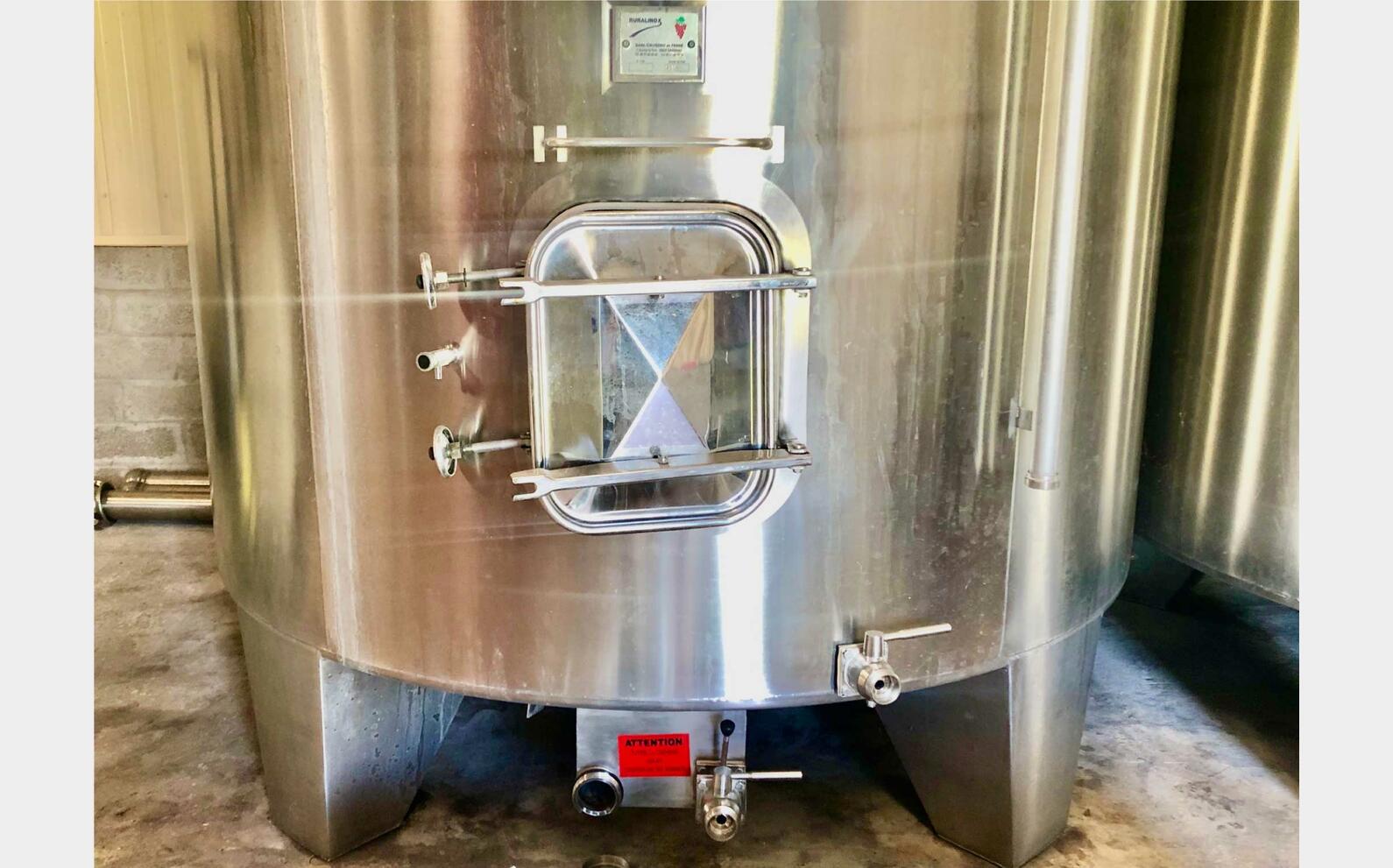 Stainless steel tank - On feet 157 HL (15 700 liters) RURALINOX