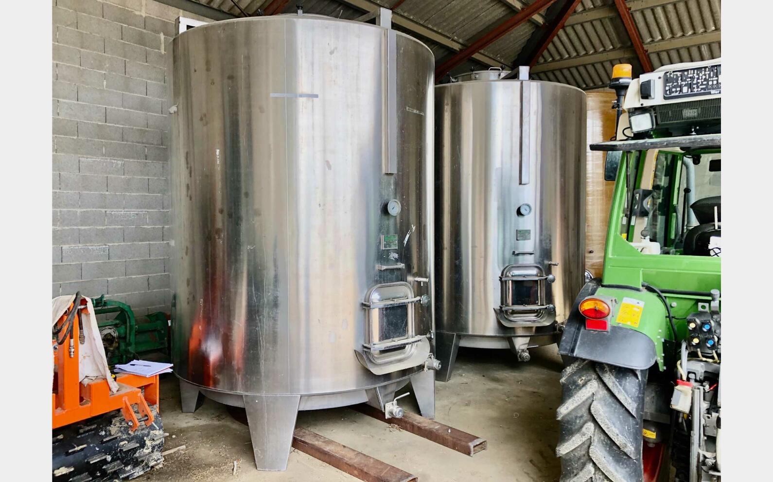 Stainless steel tank on legs 100 HL (10 000 liters) CTM
