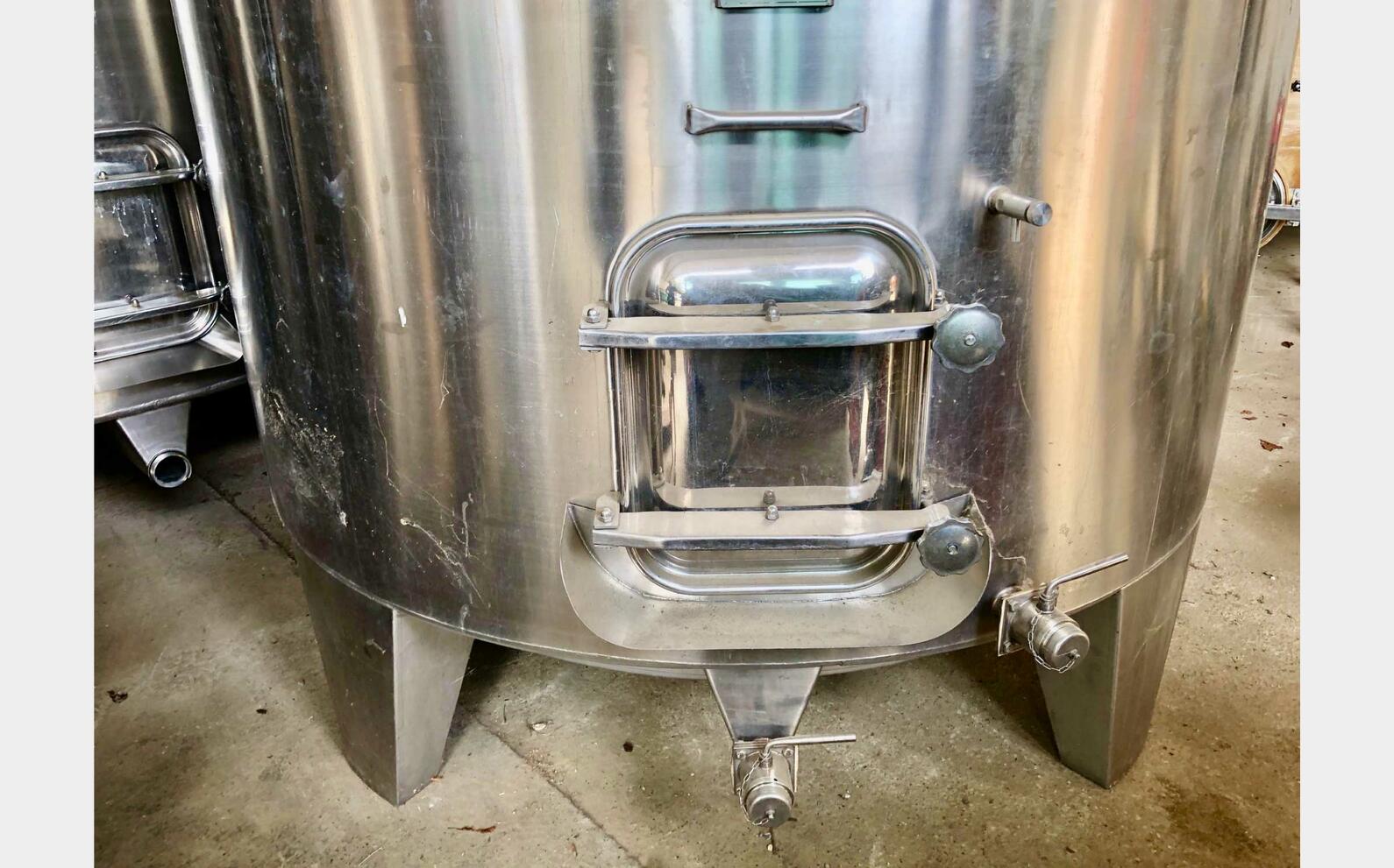 Cuve inox - Sur pieds 100 HL (10 000 litres) CTM