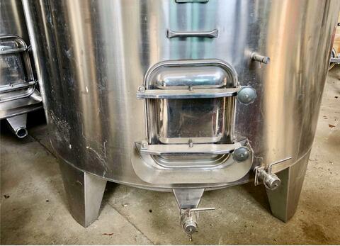 Stainless steel tank on legs - Storage