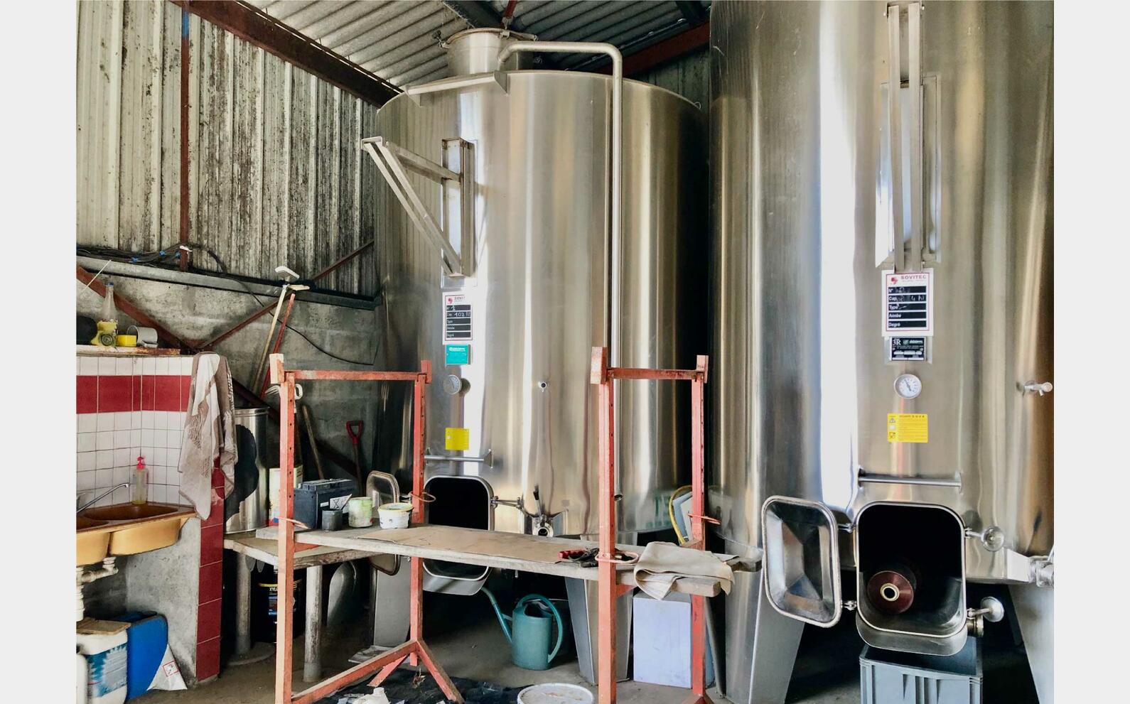 Stainless steel tank - On legs DABRIGEON 100 HL (10 000 liters)