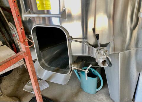 Stainless steel tank on legs - Storage