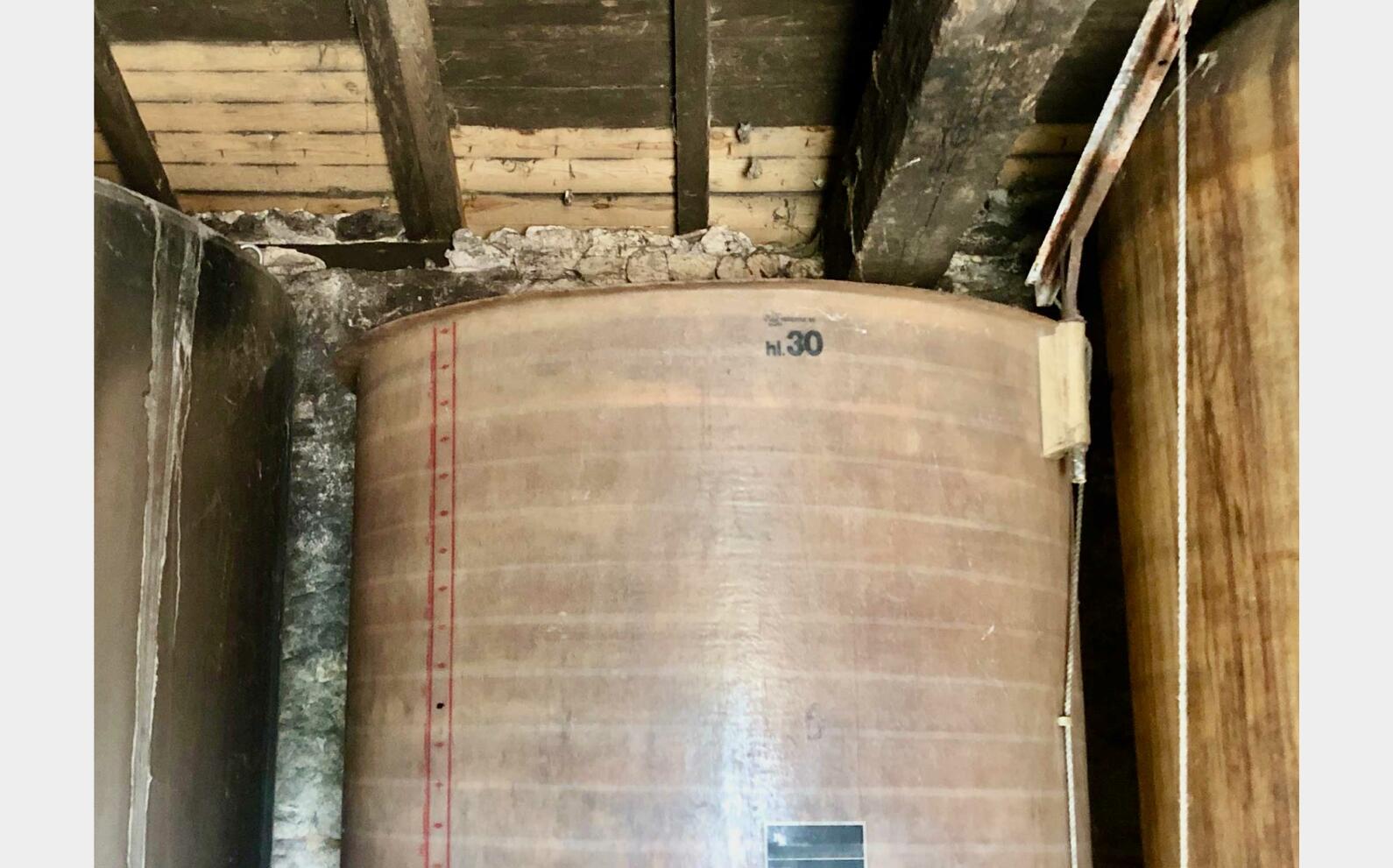 Fiberglass tank - On legs 30 HL (3 000 litres)