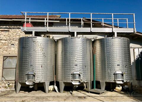 Stainless steel tank - On legs 100 HL (10 000 liters)