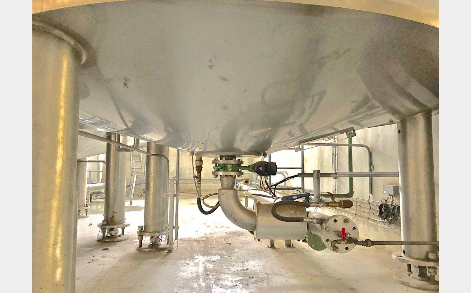 Cuve de m&eacute;lange inox isol&eacute;e Volume : 26698 litres