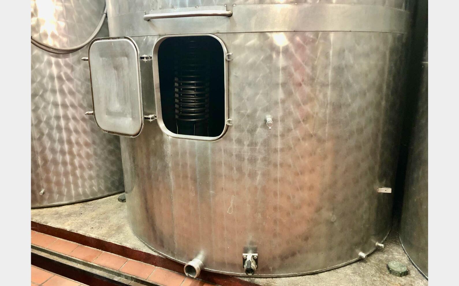 Stainless steel tank - Coil 140 HL (14,000 liters)