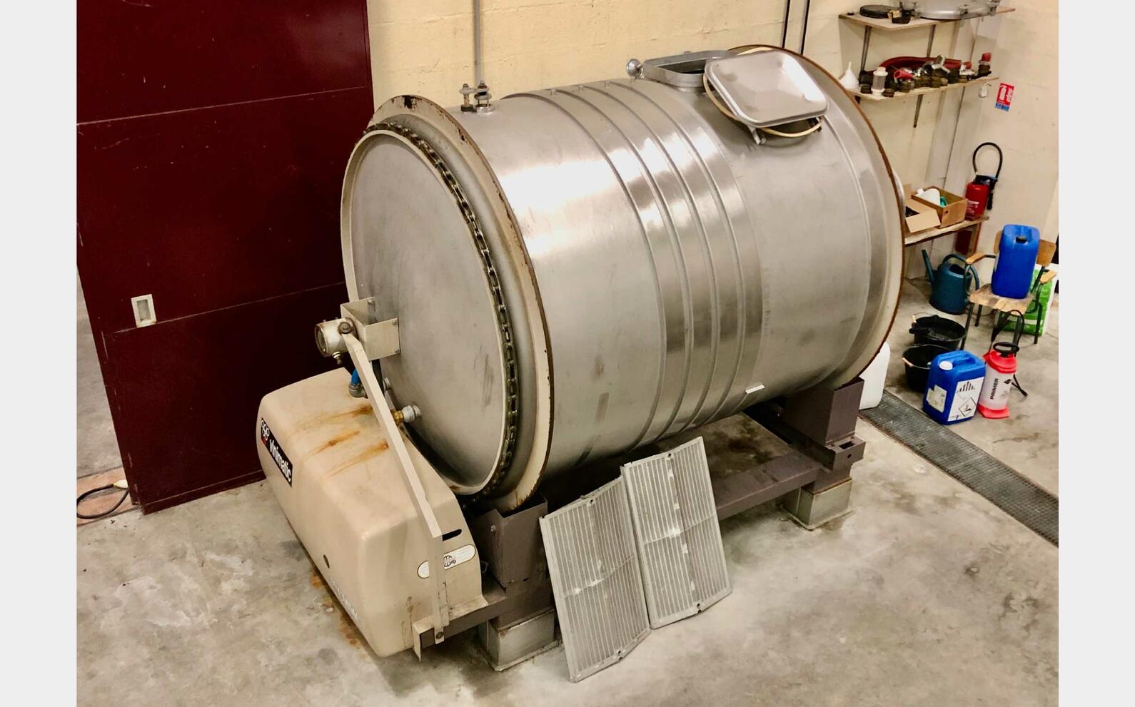 Stainless steel tank - Vinification  65 HL (6 500 liters)