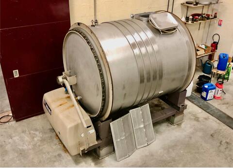 Stainless steel tank - Vinification  65 HL (6 500 liters)