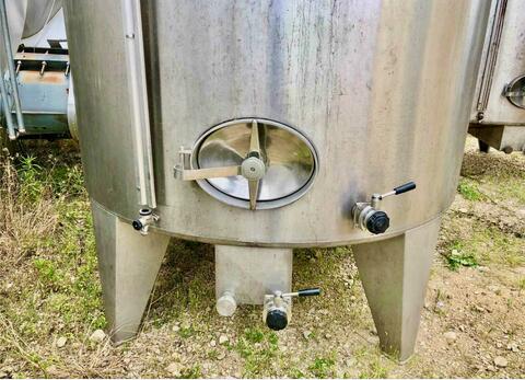 Stainless steel tank - On legs 105 HL (10 500 liters) GD INDUSTRIES