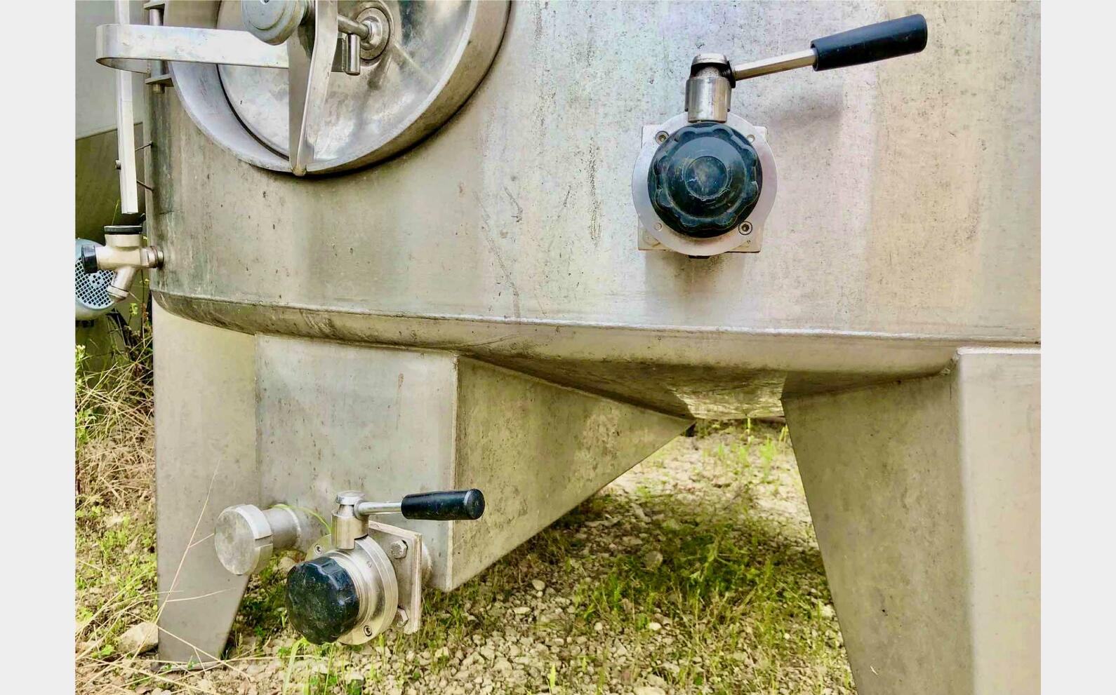 Stainless steel tank - On legs 105 HL (10 500 liters) GD INDUSTRIES