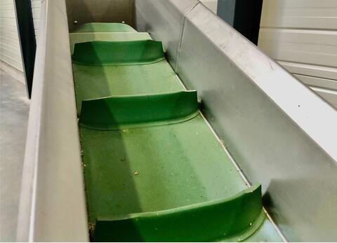 Cleat elevator
