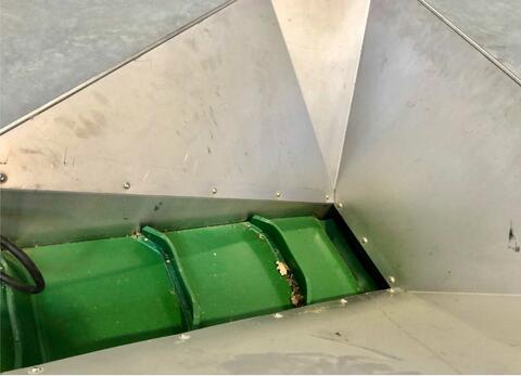 Cleat elevator
