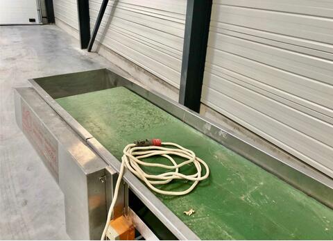 Slatted elevator belt