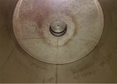 Closed stainless steel tank - Conical bottom on feet