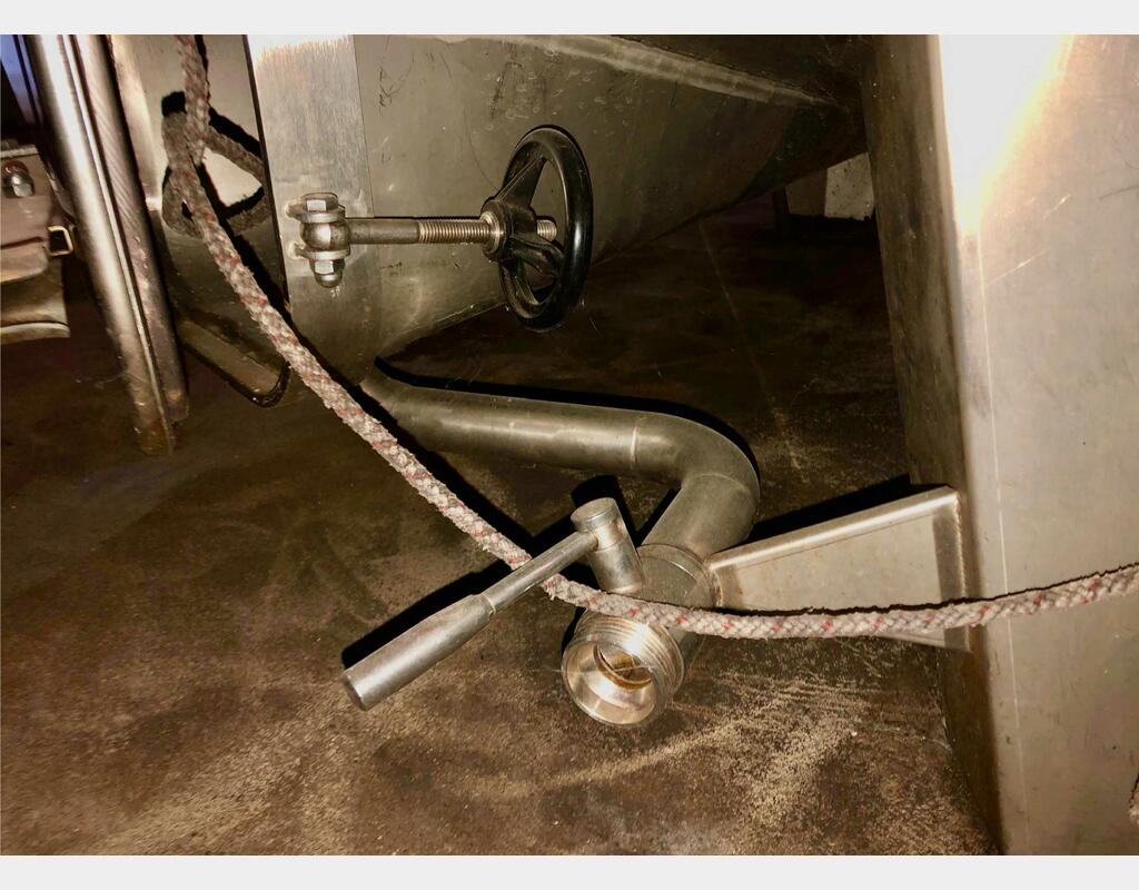 Cuve inox à chapeau flottant - Fond conique sur pieds