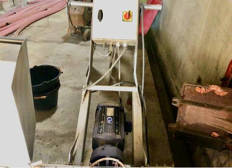 Grape and pomace pump