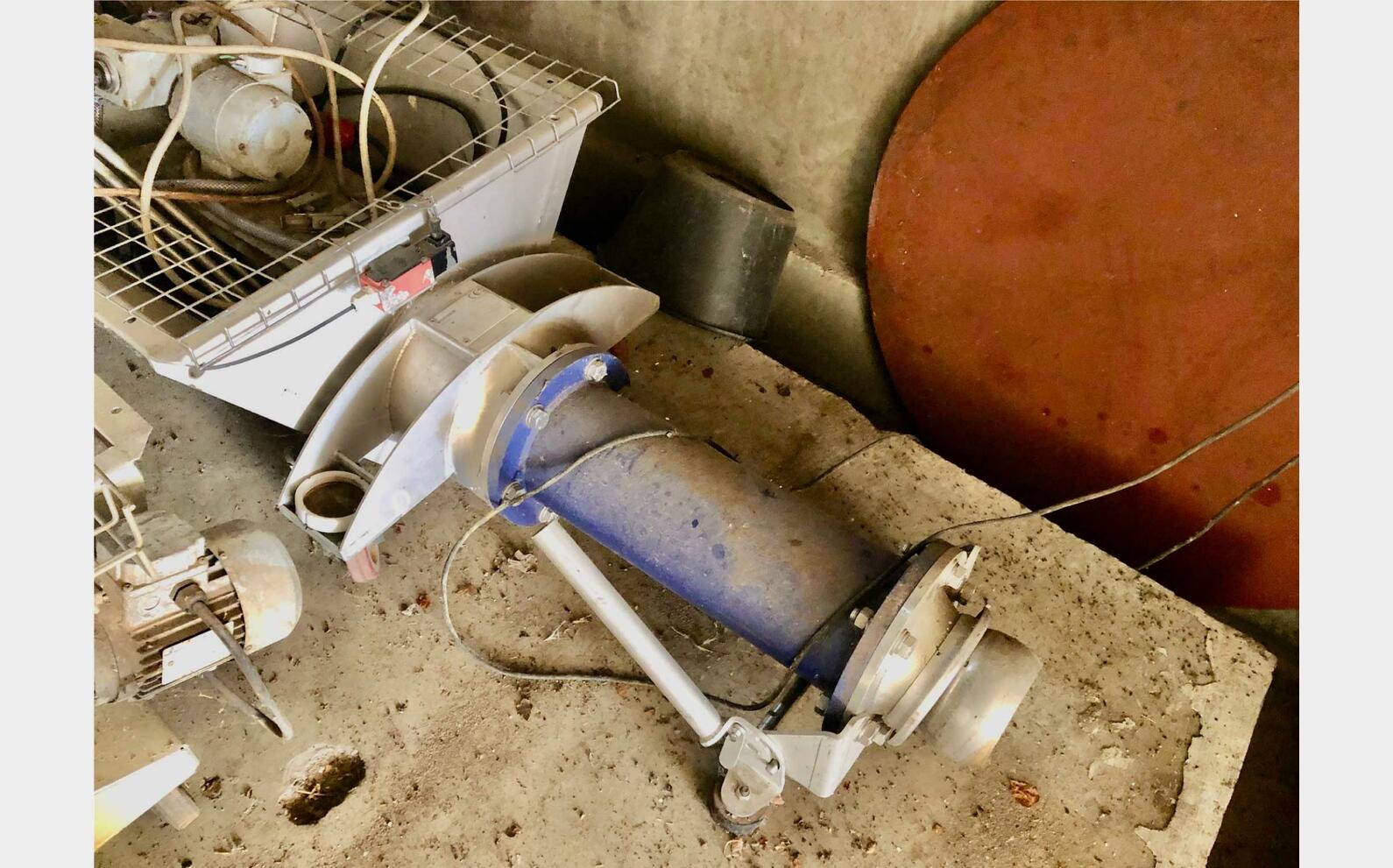 Grape and pomace pump