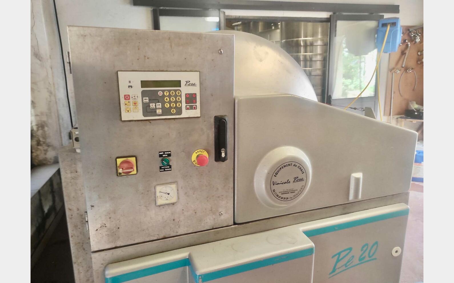 Pneumatic press - PE 20 20 HL (2 000 liters) PERA