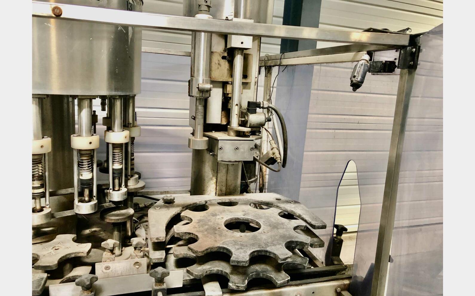Filling and capping machine CLIFOM