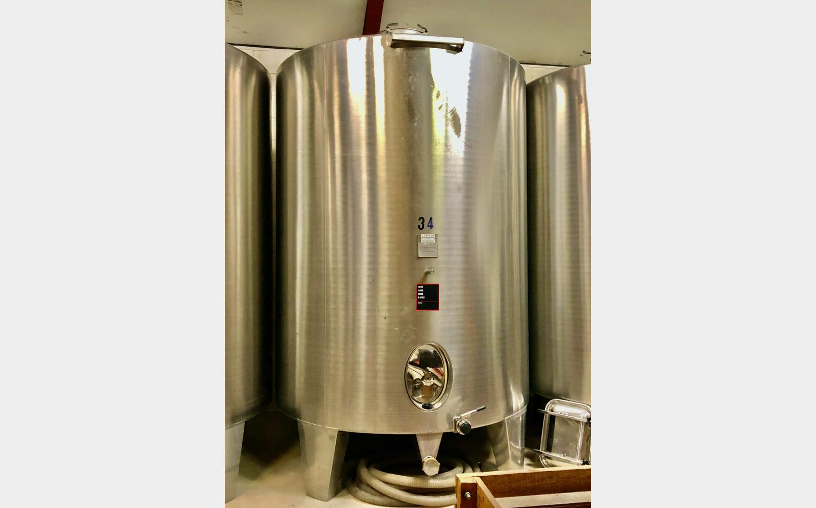 Cuve inox 304 fond bomb&eacute; sur pieds 105 HL (10 500 litres) CTM