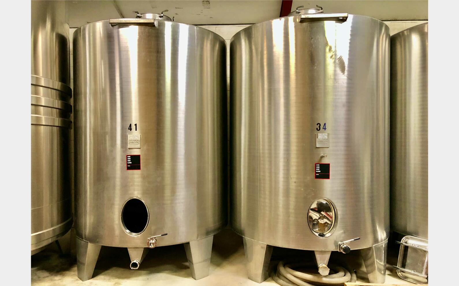 Cuve inox 304 fond bomb&eacute; sur pieds 105 HL (10 500 litres) CTM