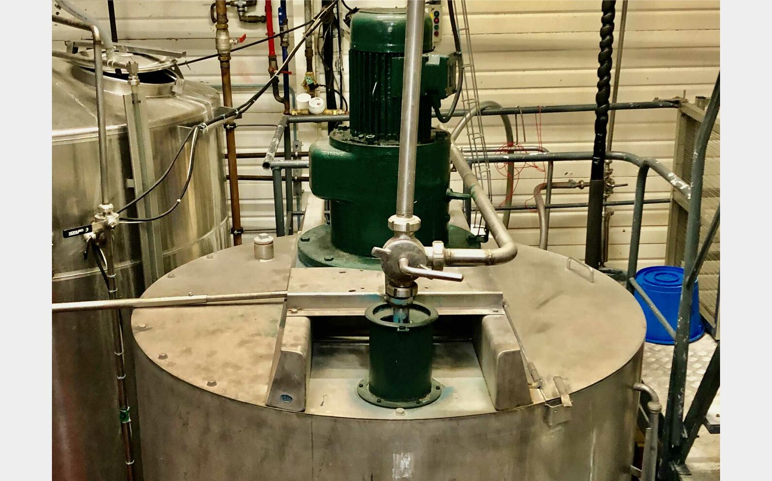 Stainless steel tank 33 HL (3 300 litres)