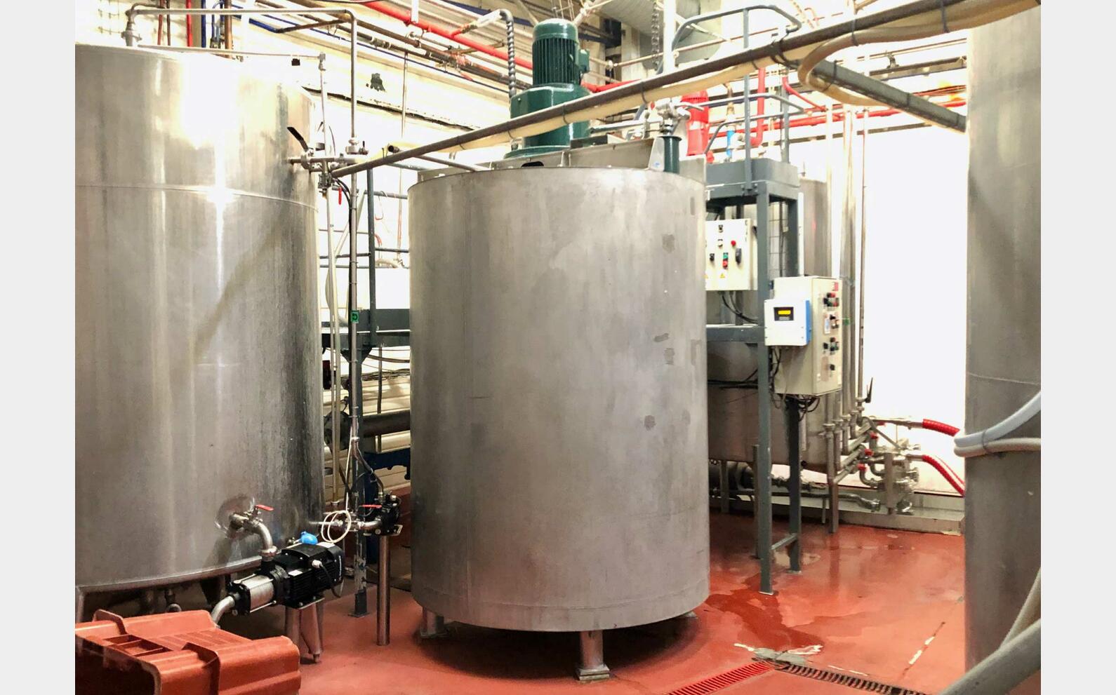 Stainless steel tank 33 HL (3 300 litres)